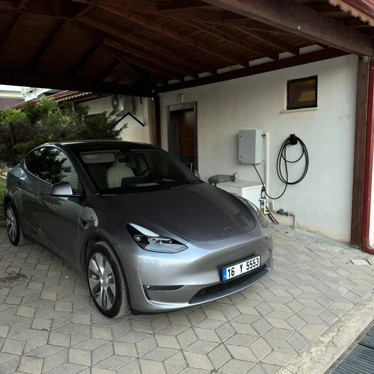 Tesla Şarj İstasyonu